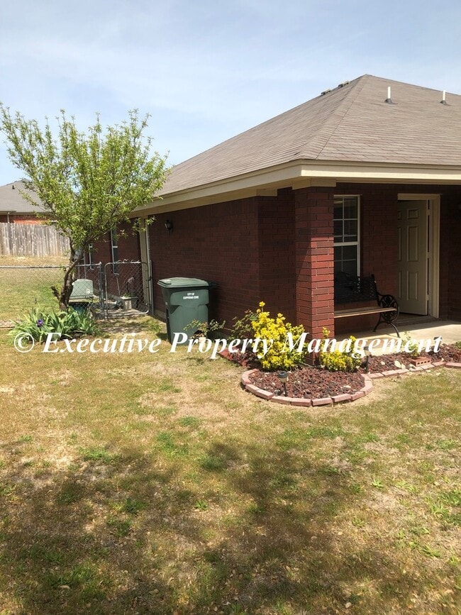 Building Photo - 314 Janelle Dr