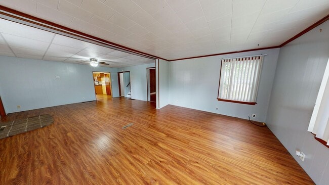 Building Photo - Country living! South central schools, lar...