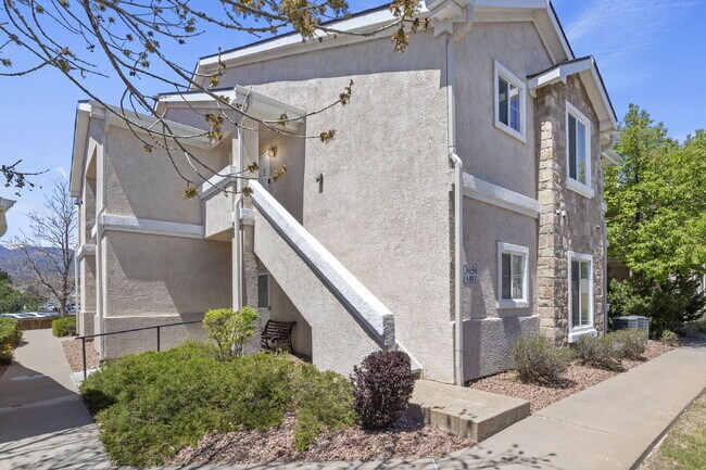 Building Photo - Fully Furnished Condo in Stratmoor Hills - Utilities Provided!