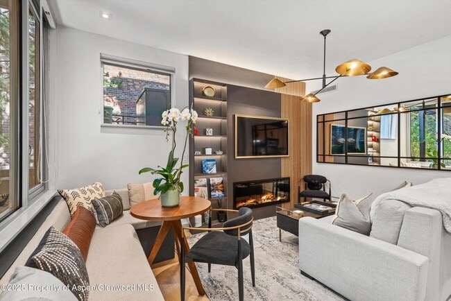 Building Photo - 434 E Main St