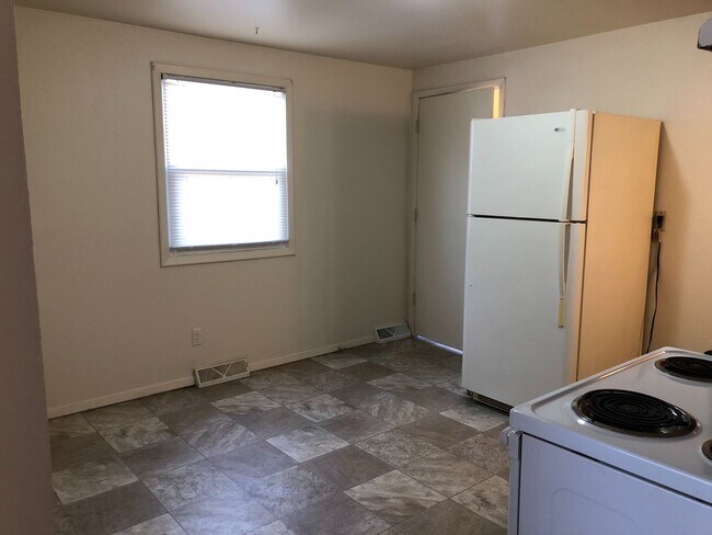 Building Photo - 1335-37 Doblon