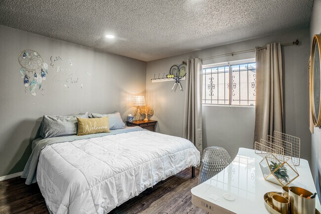 Building Photo - 908 Alcazar St NE