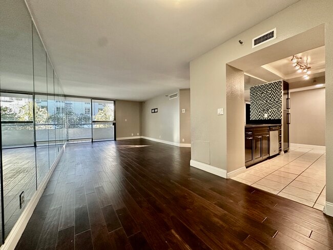 Dining to living - 600 W 9th St