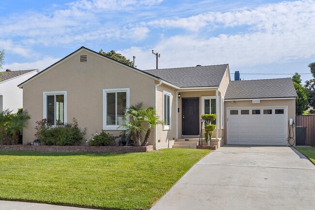 Building Photo - Charming Lakewood Home