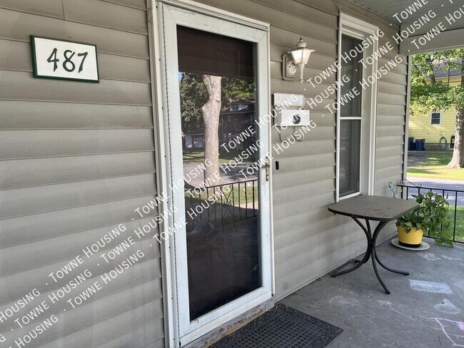 Building Photo - 487 Hawley St