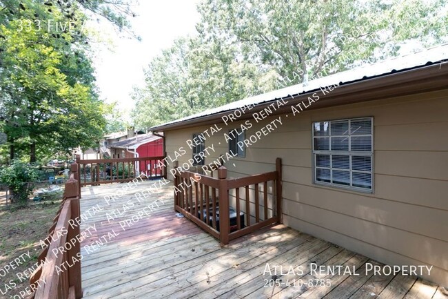 Building Photo - Stunning 4-Bedroom Home with Gourmet Kitch...