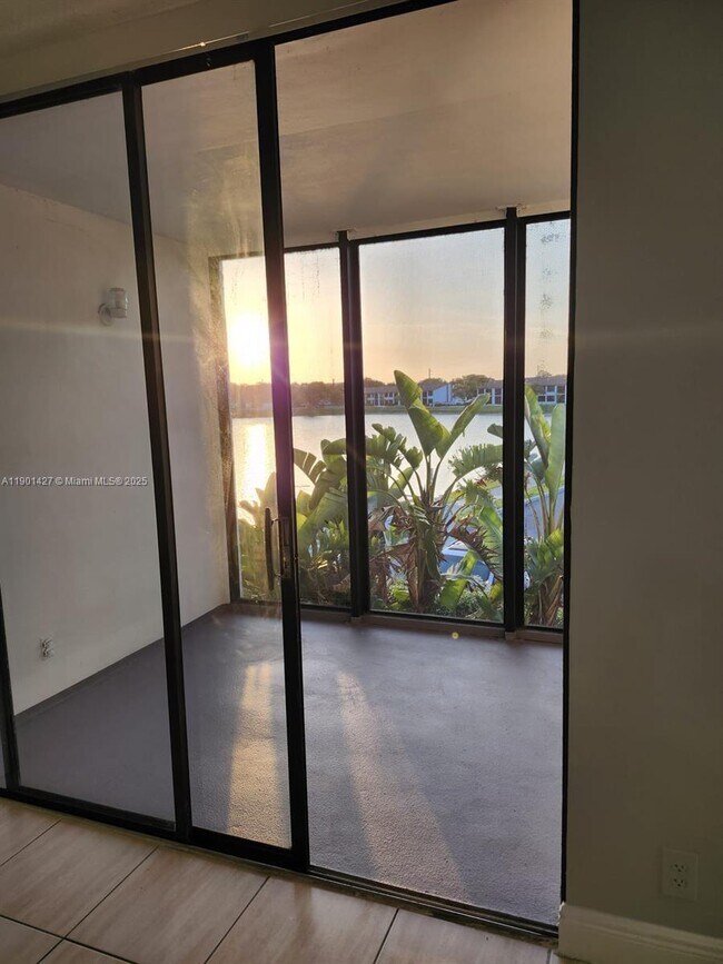 Foto del edificio - 212 Lake Pointe Dr