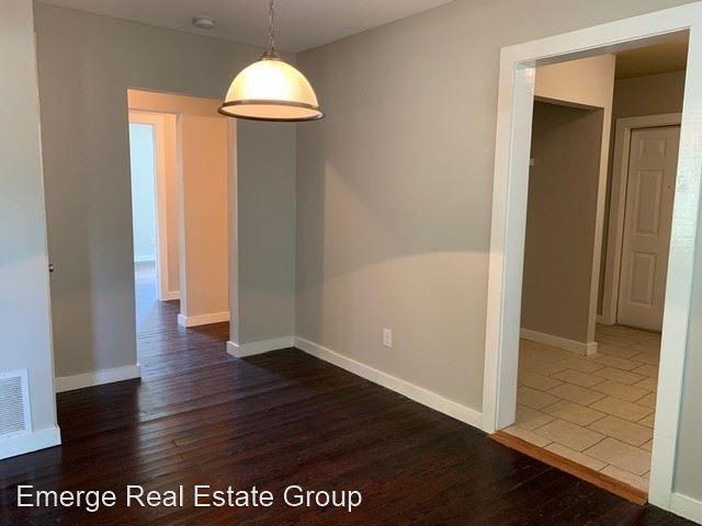 Building Photo - 3 br, 1 bath House - 530 E. Southcross Blvd.
