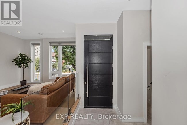 Building Photo - 1 - 4A HURON AVENUE N