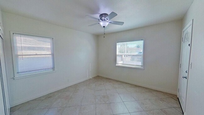 Foto del edificio - 321 E Stanford St