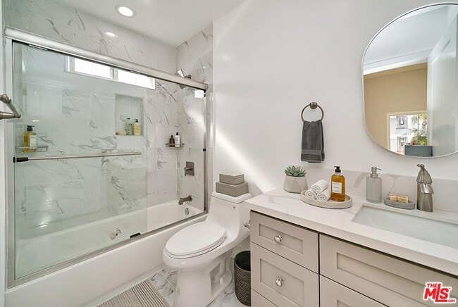 Building Photo - 1108 Queen Anne Pl