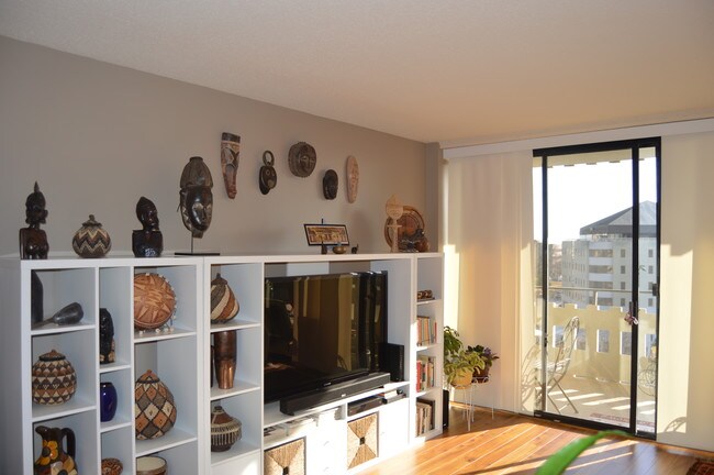 Foto del edificio - 6301 Stevenson Ave