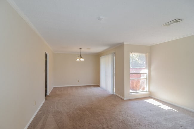 Foto del edificio - 463 Larkwood Dr