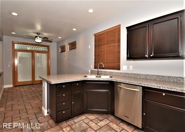 Foto del edificio - 4 br, 2.5 bath House - 3674 Great Bear St