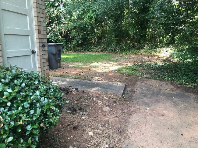Building Photo - 3024-3026 Amity Garden Duplex