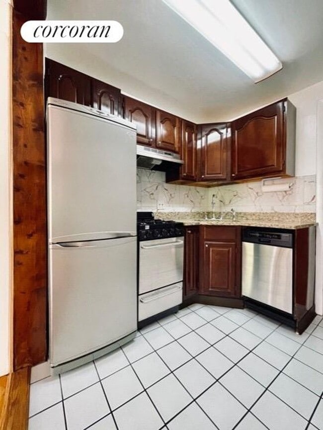 Building Photo - 304 W 107th St