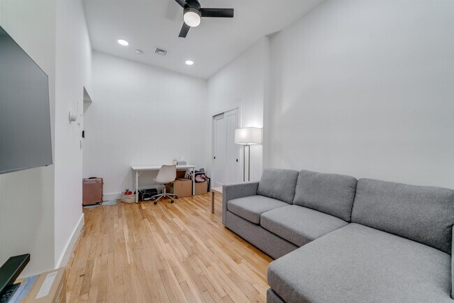 Foto del edificio - 163 3rd St