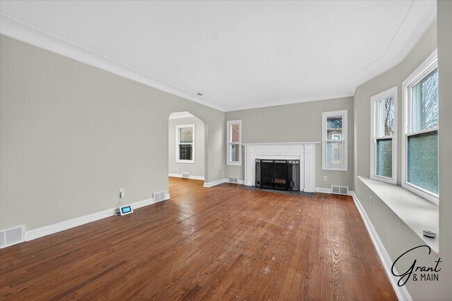 Foto del edificio - 3 bedroom 2 bathroom $1580