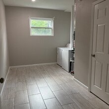 Building Photo - 774 Parklawn Ct