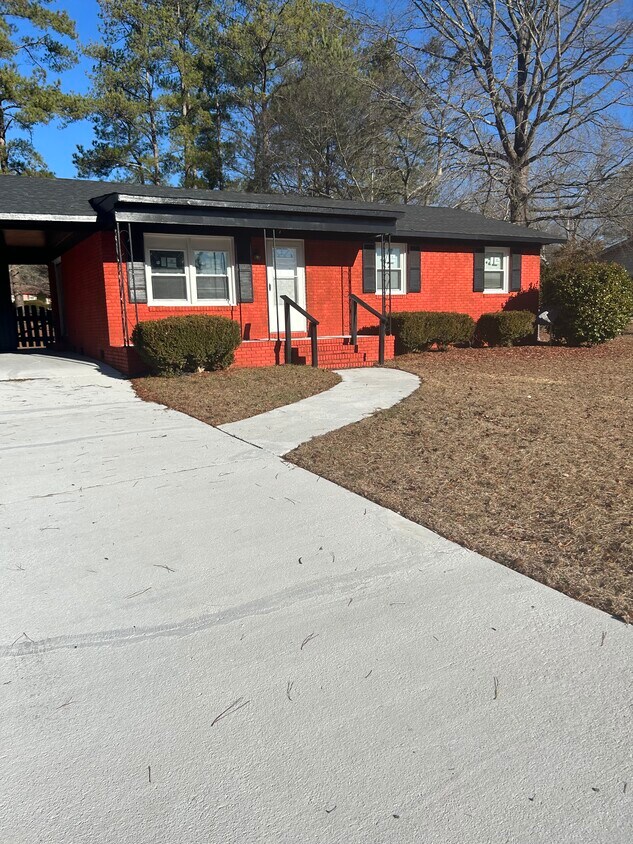 Foto principal - 717 Dogwood Ln