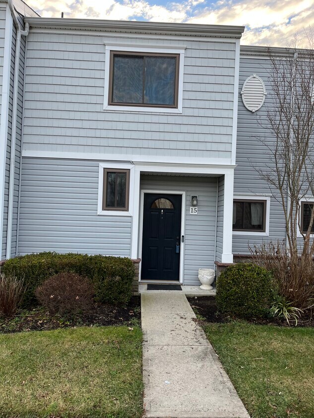 15 Beverly Ct, Tinton Falls, NJ 07724 Townhome Rentals in Tinton