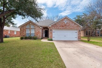 Building Photo - 106 Pecan Vista Ln