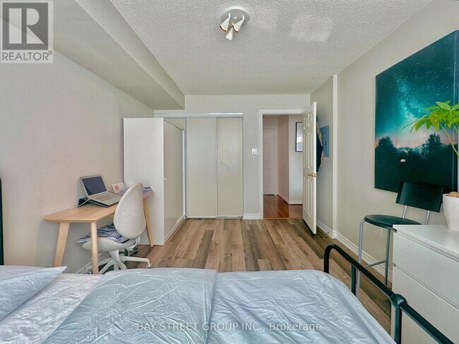 Building Photo - 125-1125 Omni Dr