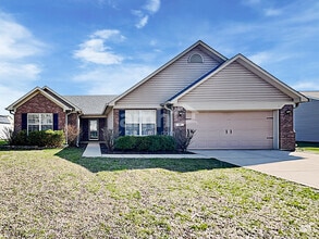 Building Photo - 981 Foxtail Dr