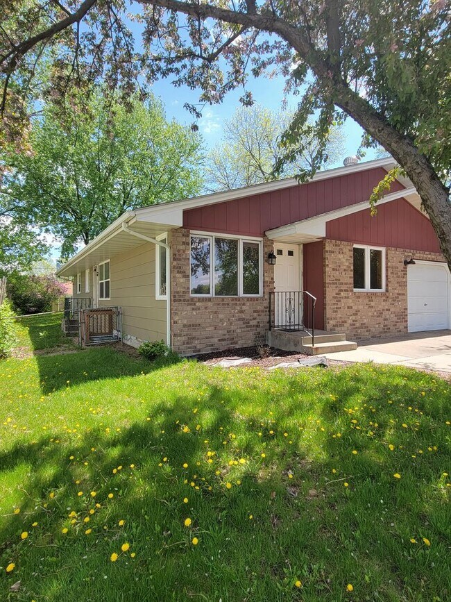 Foto del edificio - Newly Remodeled 3 bed 1 Bath Duplex for Rent