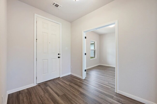 Building Photo - 4 Bed, 3.5 Bath. 2558 sqft. Pet friendly.