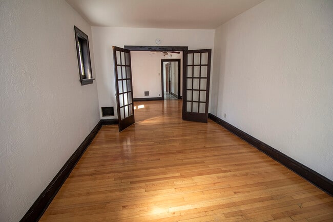 Foto del edificio - 3833 Dunnica Ave