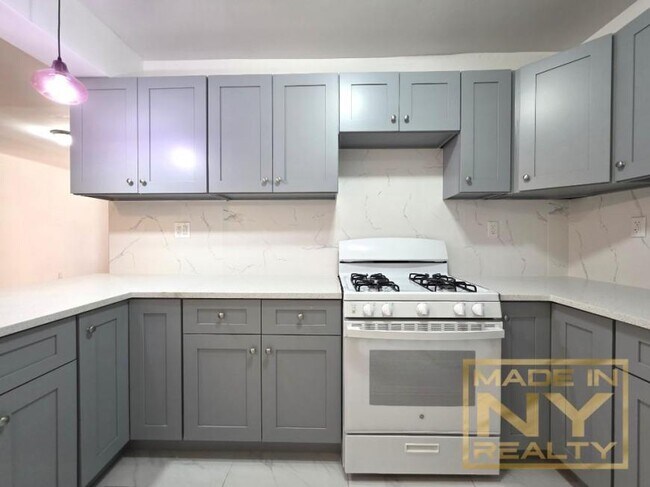Foto del edificio - 3 bedroom in KEW GARDENS NY 11415