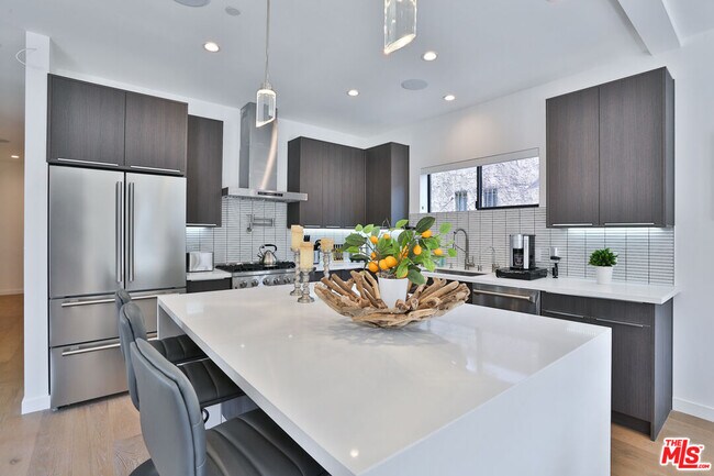 Foto del edificio - 1622 S Mansfield Ave