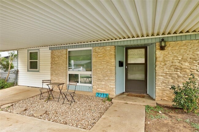 Building Photo - 2713 Friar Tuck Ln
