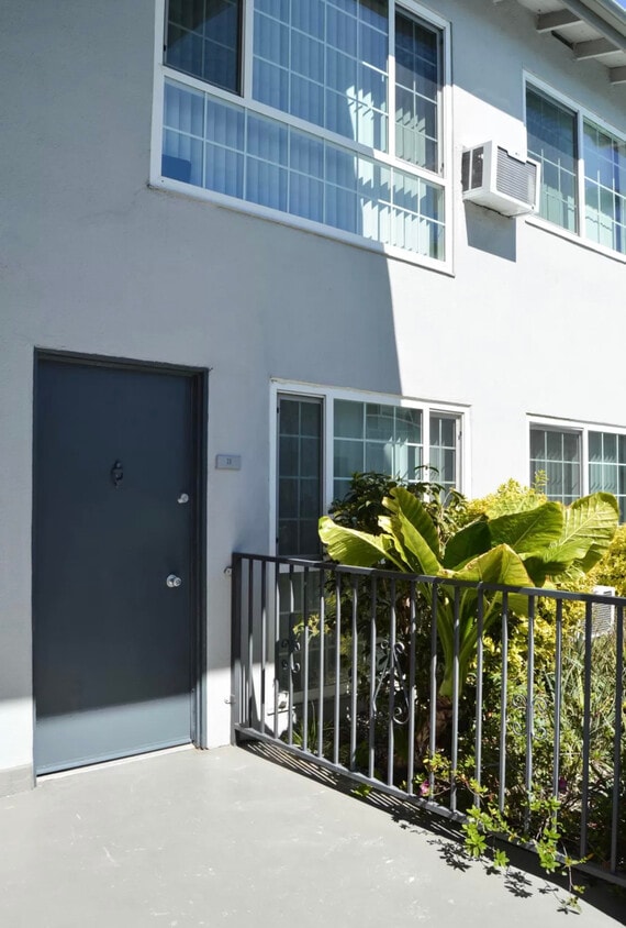 UNIT 23 - 4439 Murietta Ave