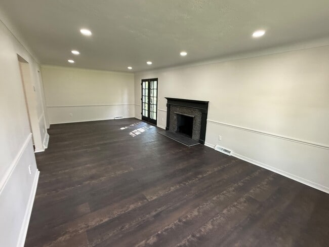 Foto del edificio - 6939 Highland Dr