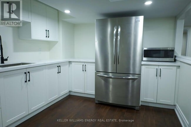 Building Photo - 704 Oshawa Blvd N