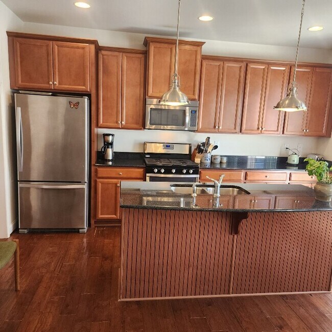 Foto del edificio - Welcome to this charming 3-bedroom, 2.5-ba...