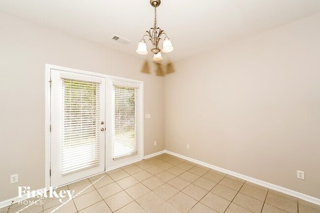 Foto del edificio - 6705 Deer Foot Dr