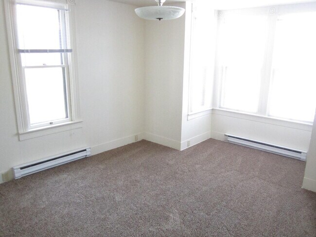 Foto del edificio - 221 N Holly St