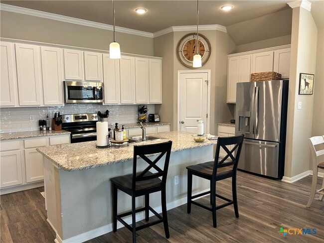 Foto del edificio - 7104 Birdsnest Wy