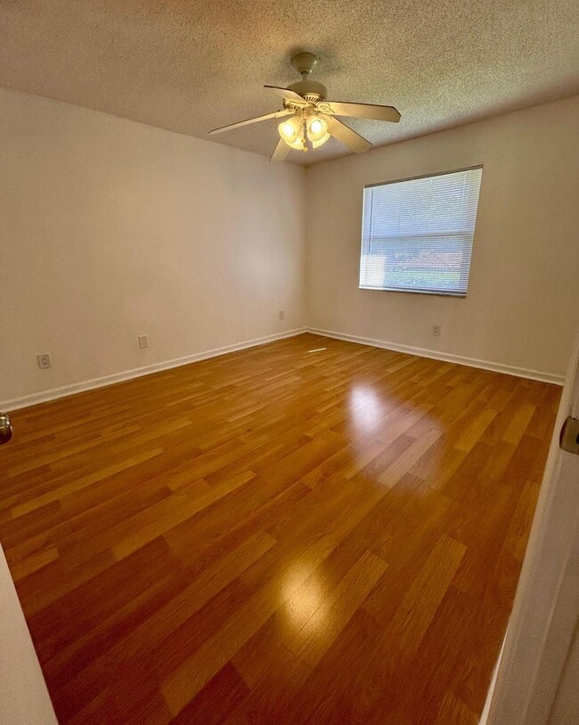 Foto del edificio - 9649 NW 4th St