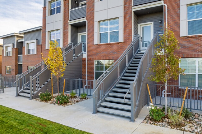 Sanctuary 3BR, 3.5BA - 1,876SF (3-Story Walk-Up) - Brownstones at Palisade Park