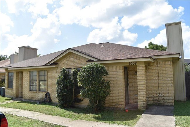 Building Photo - 1007 Tennessee Trail