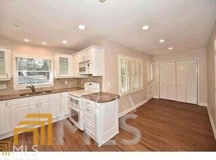 Building Photo - 4740 Springfield Dr