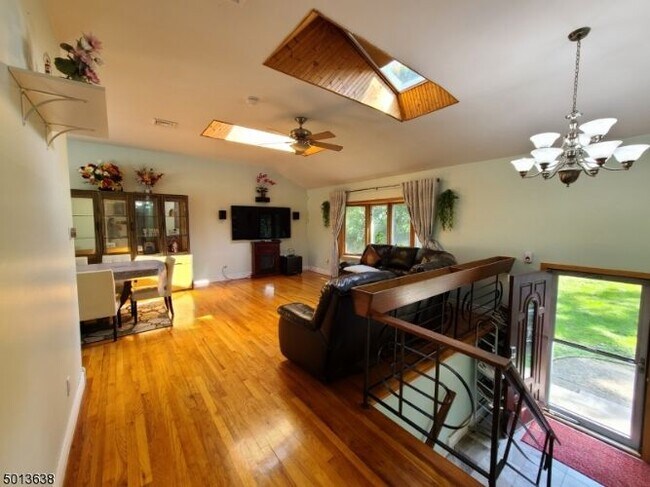 Building Photo - 22 Richard Dr