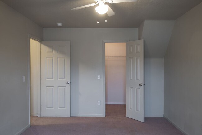 Foto del edificio - 5005 Scotch Pine Ave