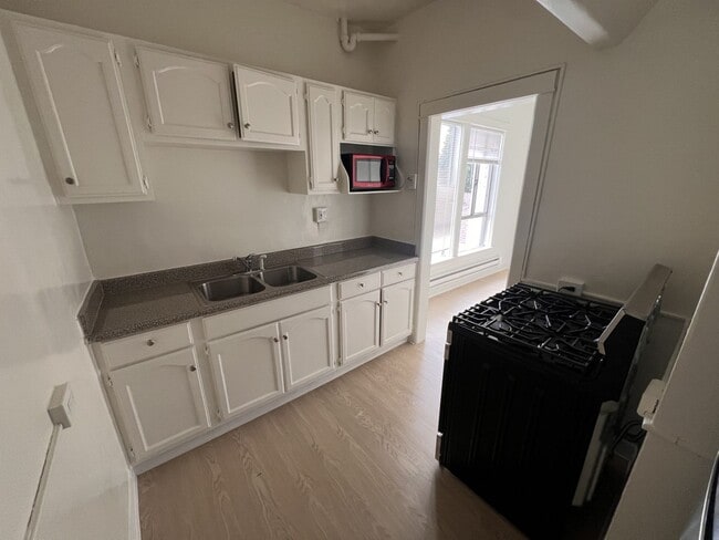 Interior Photo - 2532 DALY STREET