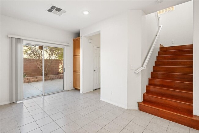 Foto del edificio - Elegant 3 Bedroom Home with Gourmet Kitchen, Office, & Landscaped Backyard