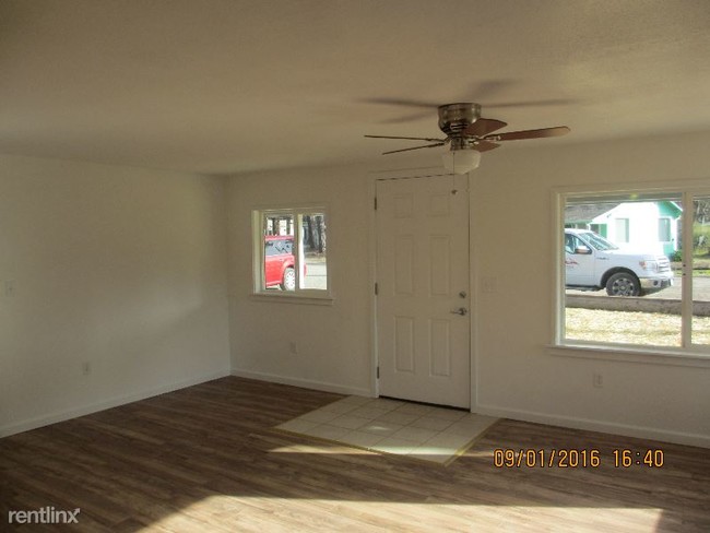 Building Photo - 33050 Lassen Dr